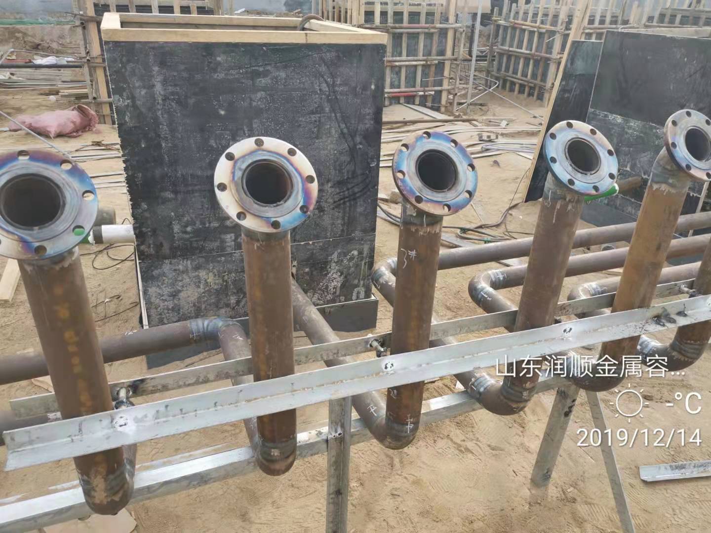 加油站施工進(jìn)行中，無縫鋼管100%探傷。